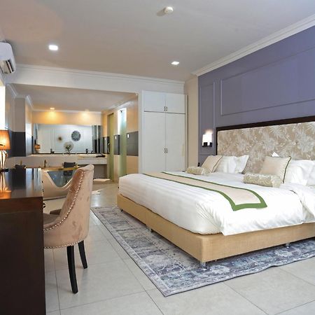 Queenco Hotel & Casino Sihanoukville Bagian luar foto
