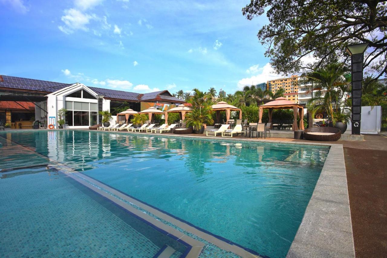 Queenco Hotel & Casino Sihanoukville Bagian luar foto